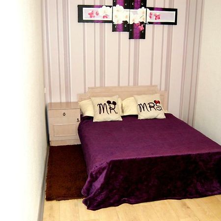 Standard Apartment On Umanskaya เคียฟ ภายนอก รูปภาพ