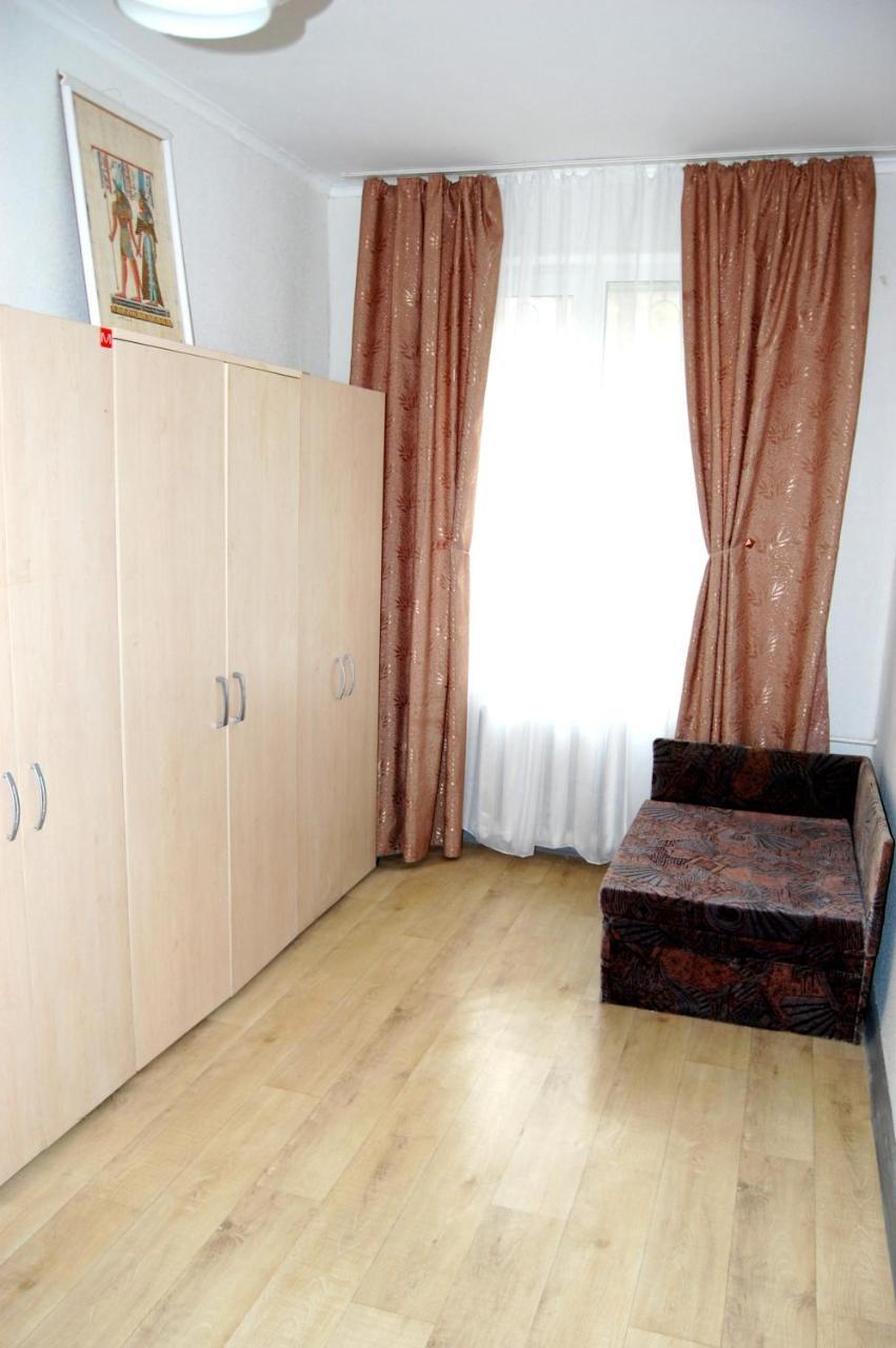 Standard Apartment On Umanskaya เคียฟ ภายนอก รูปภาพ